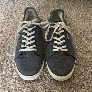 Brand: Vans Size: Women’s 7 Color: Navy blue/gray